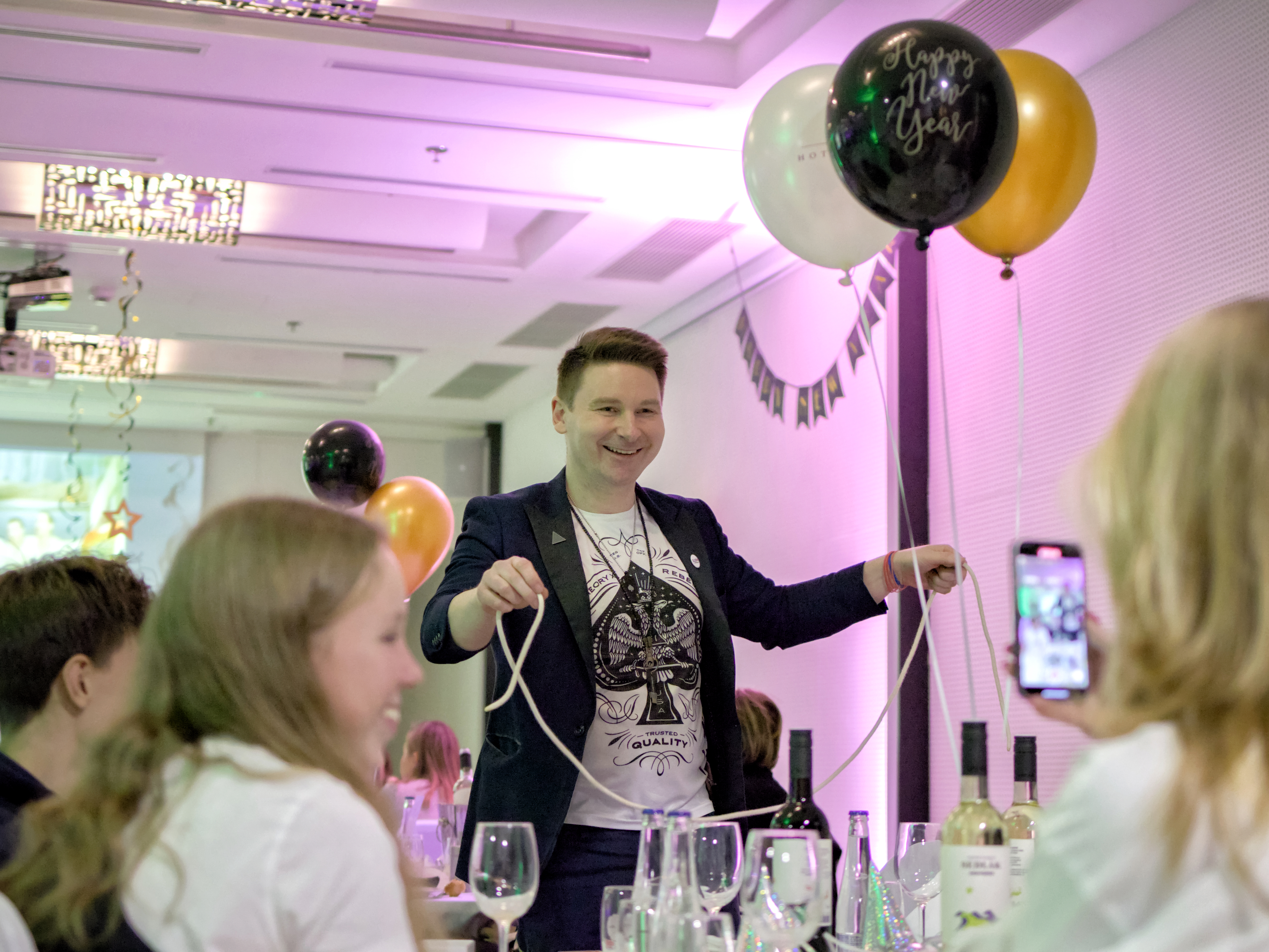 Kouzelník Štěpán Šmid - Kouzelník na Silvestra v zámeckém Hotelu Valeč u Třebíče