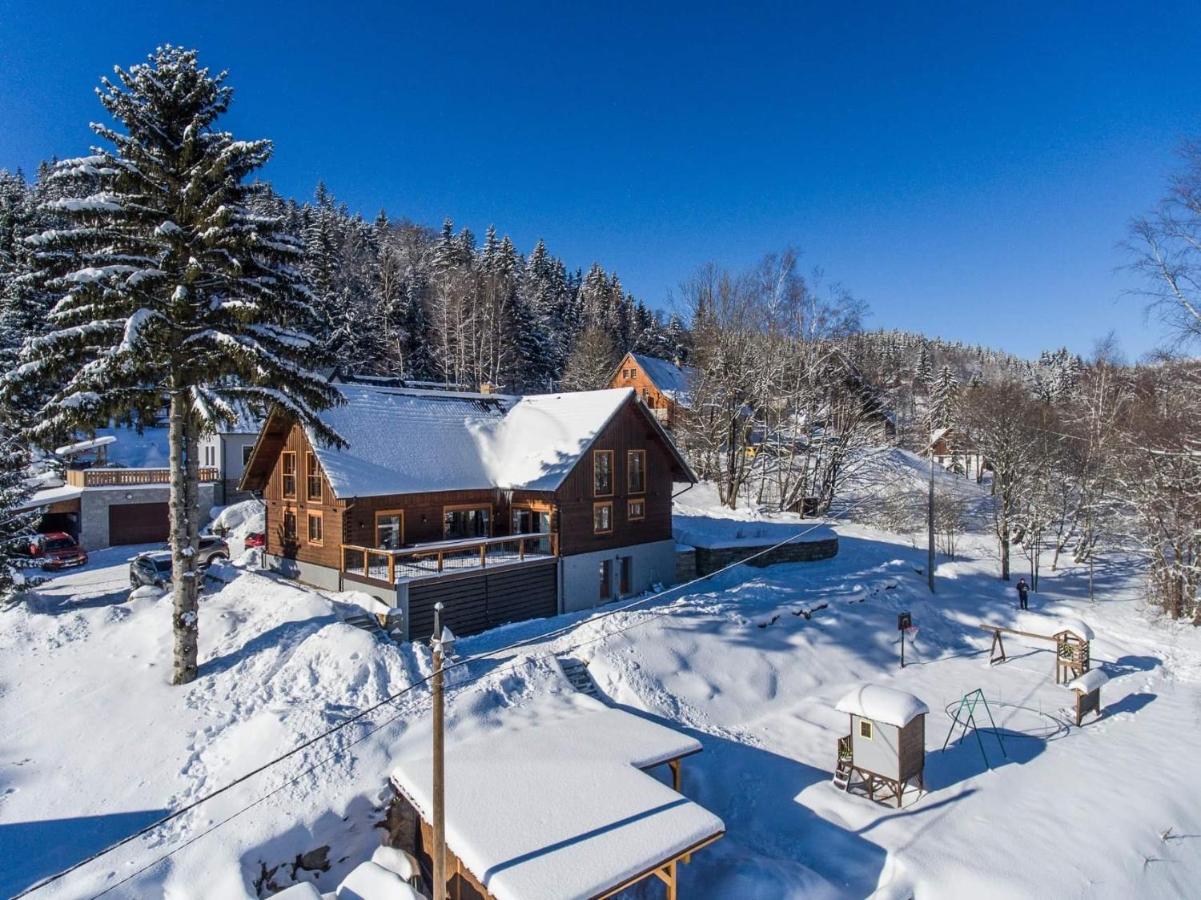 Kouzelník Štěpán Šmid - Kouzelnické vystoupení na wellness chatě Brejlovka v Janově nad Nisou