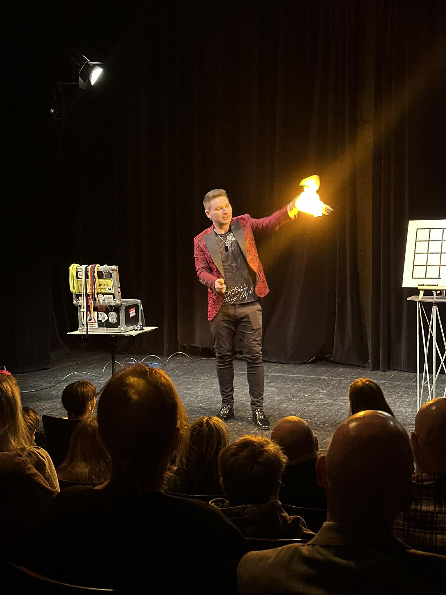 Kouzelník Štěpán Šmid - Kouzelník na firemní akci v OSBD Sever v hokejové areně v Liberci